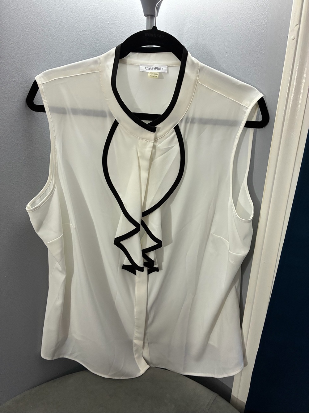 Calvin Klein Ivory Sleeveless Ruffle Blouse with Black Trim 1X